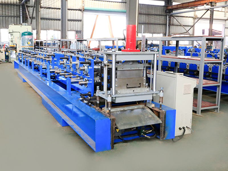 Mașini de formare a rulourilor pentru industria schelelor